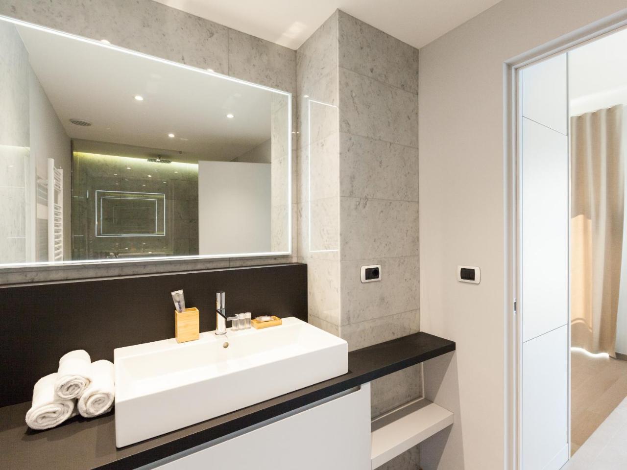 Easyhomes-Duomo Suites & Apartments Milan Extérieur photo